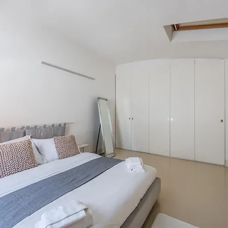 Ab - Via Dello Scalo 10 Falkland